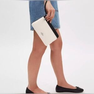 Coach chalk/black double zip wristlet